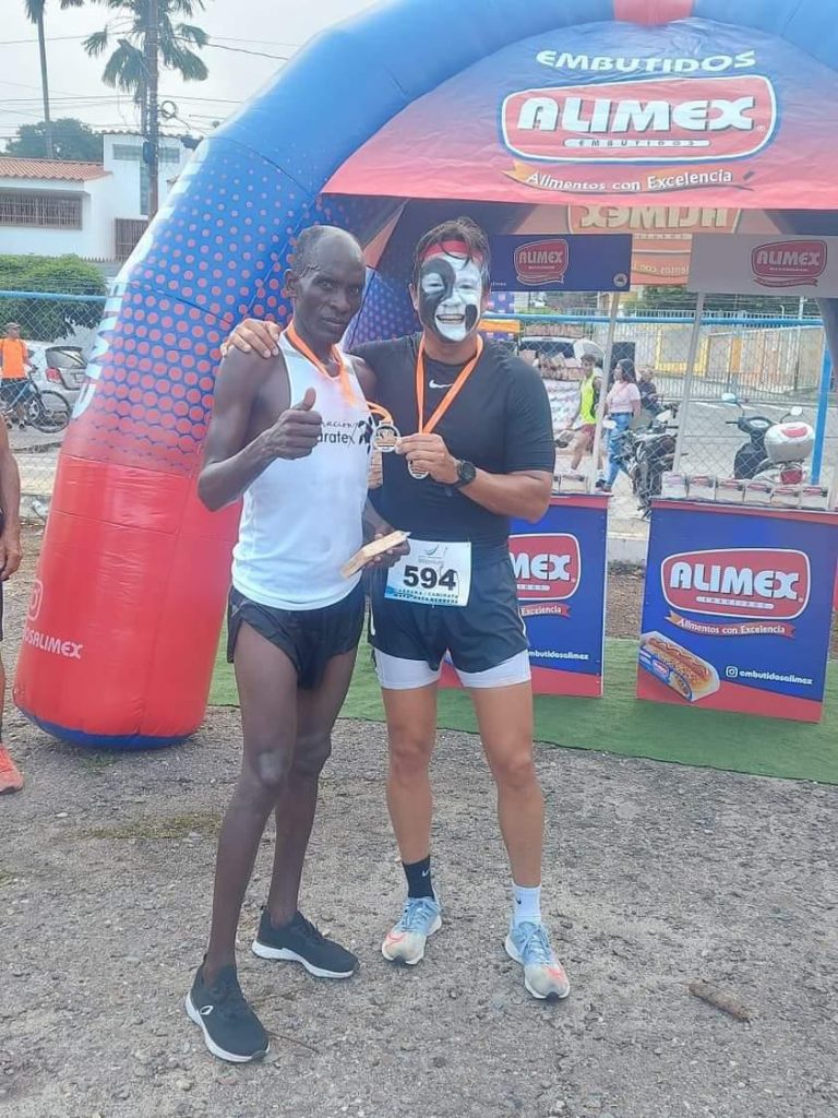 Keniano se comió el asfalto de Barquisimeto y conquistó la carrera Mata-Rata Runners / Foto: Hilmer Singer