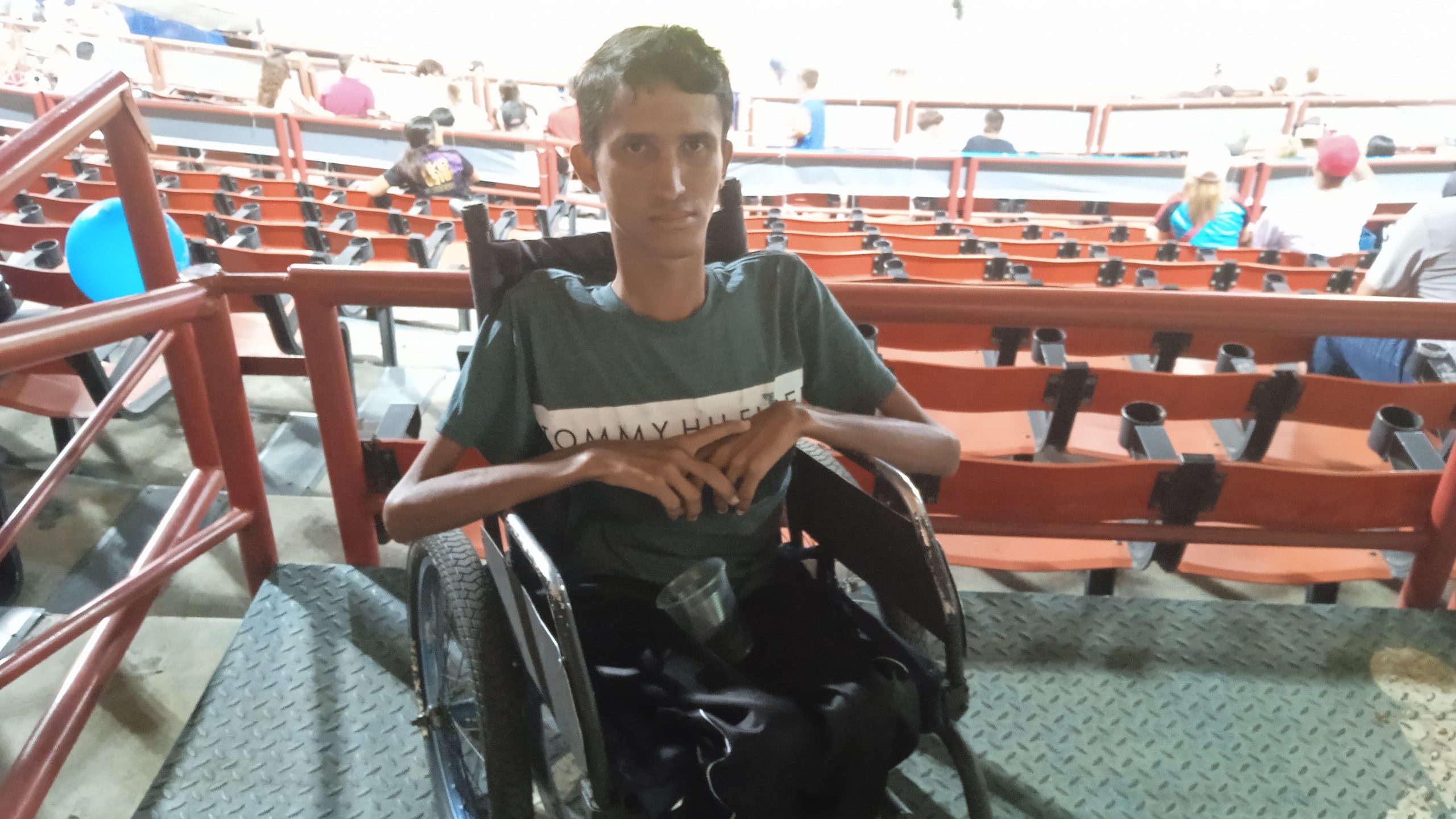 Desde el barrio La Antena al estadio de béisbol en sillas de ruedas: 'Cardenales es el equipo de mi vida'