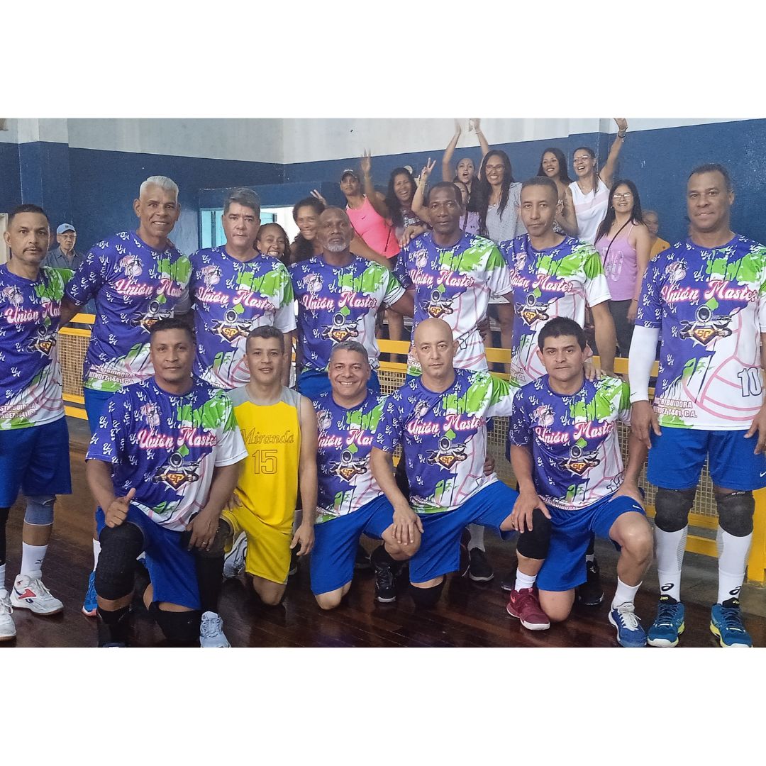 Miranda junto a su ‘gozosa’ barra sellan el pase a la final de la Copa de Voleibol Máster Divina Pastora