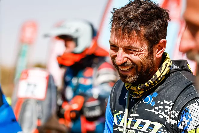Por caída en el Rally Dakar: Carles Falcón ingresa en la UCI del hospital de Riyadh y se le detectan nuevas fracturas