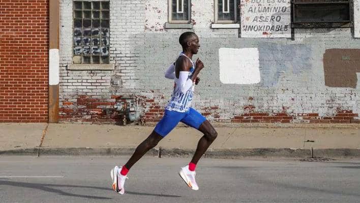 Luto en el Atletismo: Muere Kelvin Kiptum de 24 años, plusmarquista mundial de maratón, en un accidente de tráfico